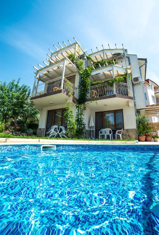 The Poolhouse Apartment Sunny Beach Exterior photo